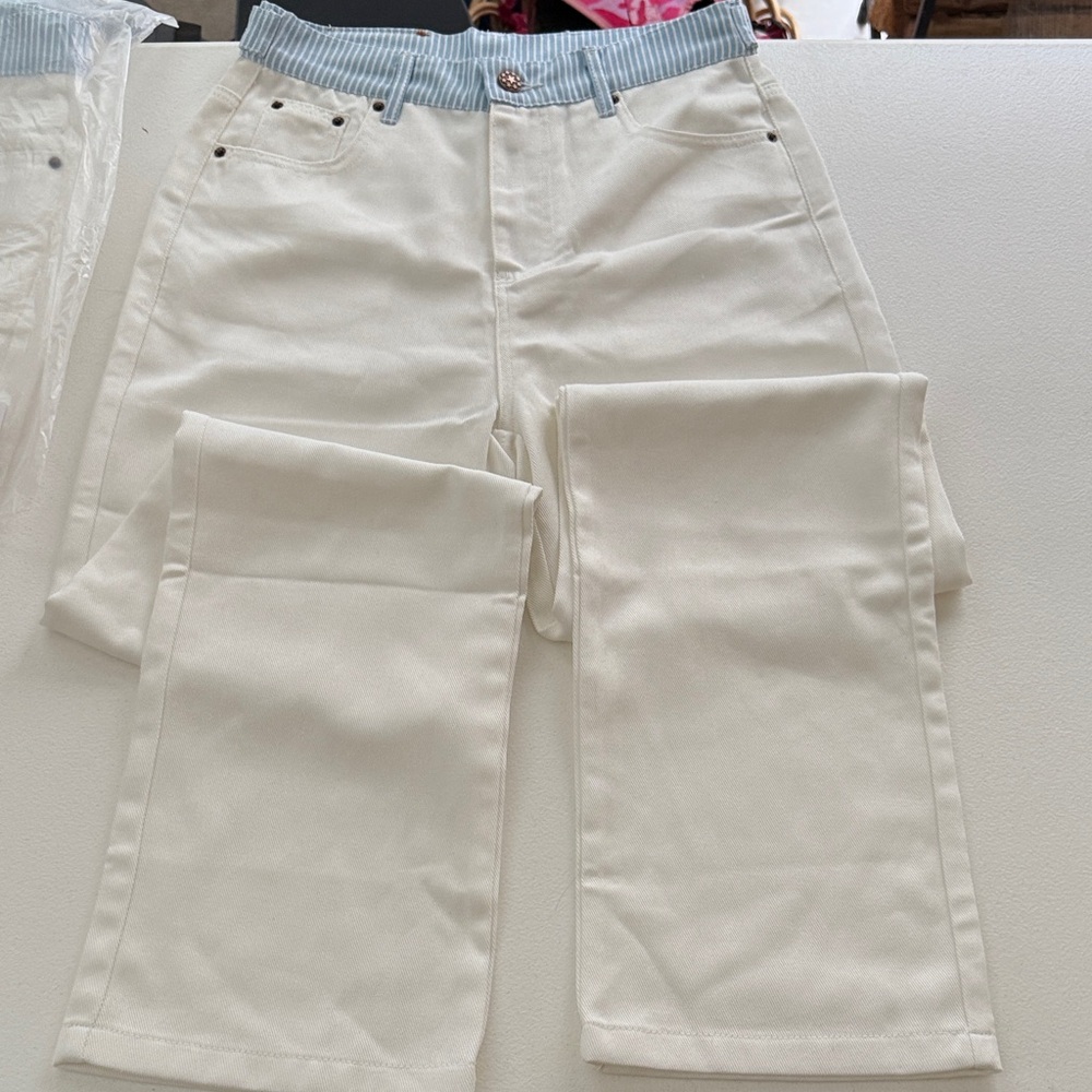 Women’s Cream Straight-Leg Jeans with Contrasting Waistband